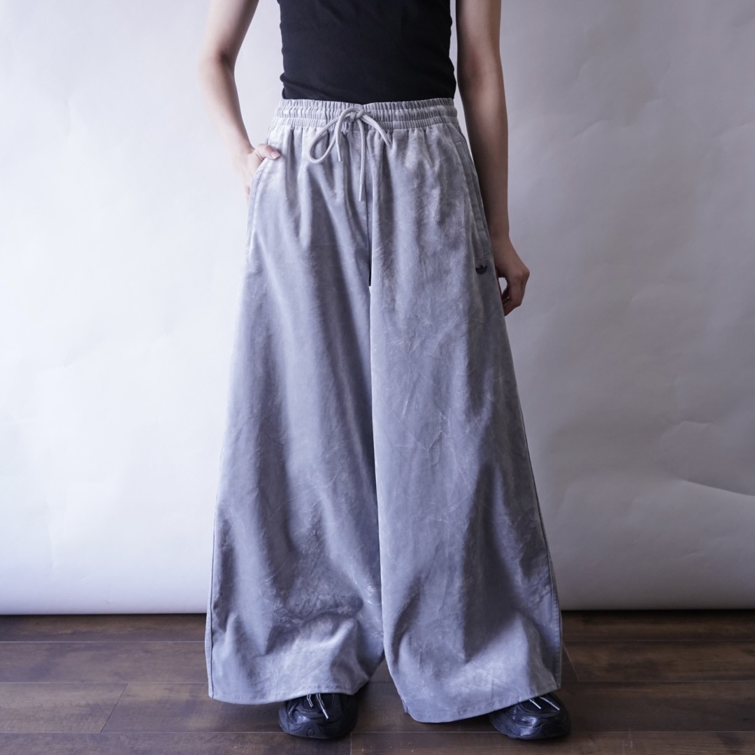 【adidas】fake suede baggy silhouette gray wide track pants