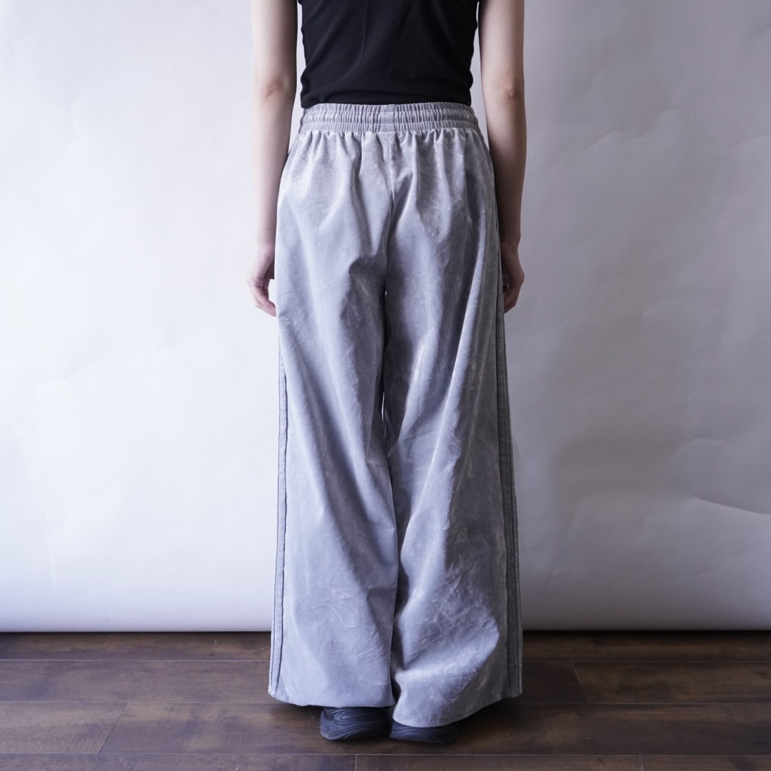 【adidas】fake suede baggy silhouette gray wide track pants