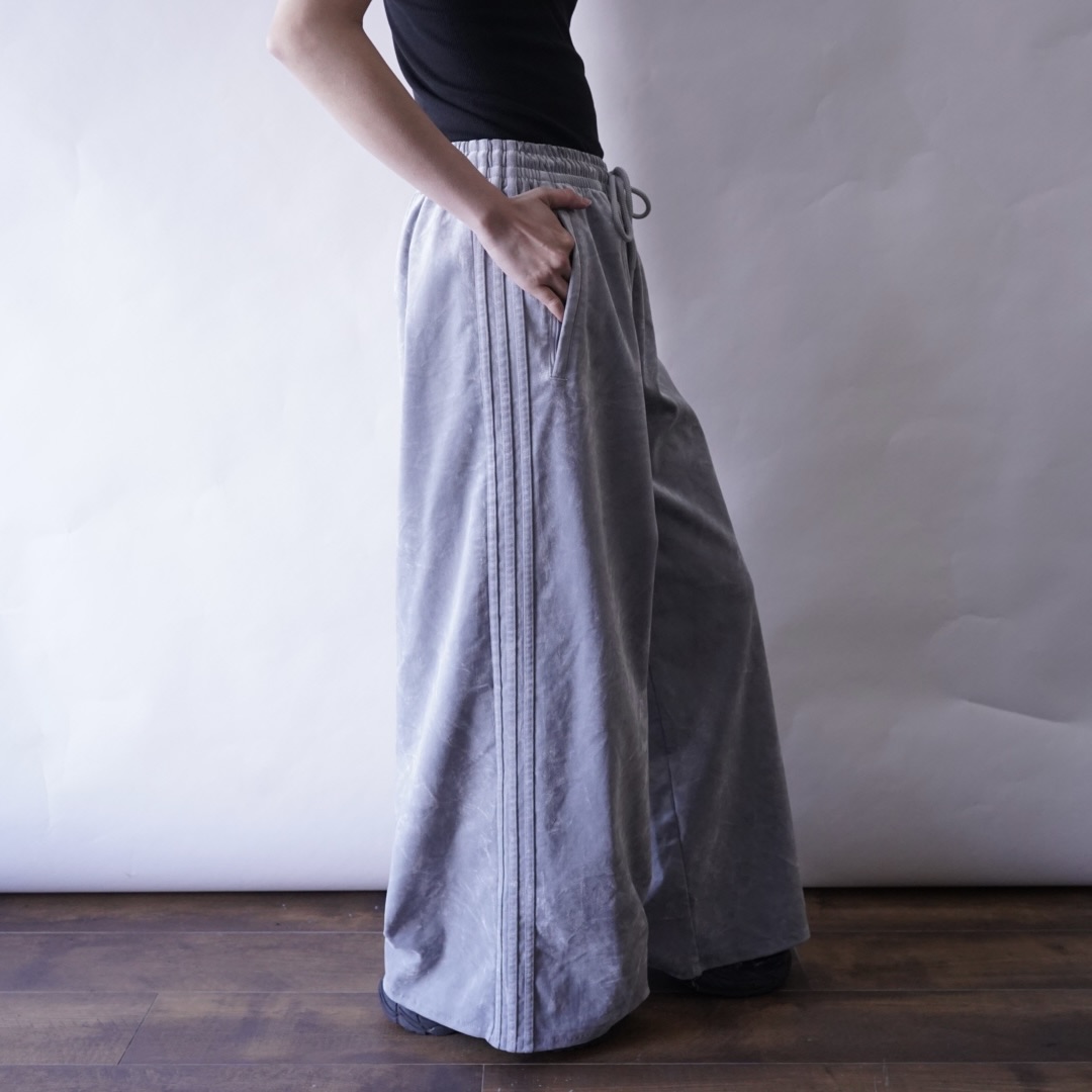 【adidas】fake suede baggy silhouette gray wide track pants