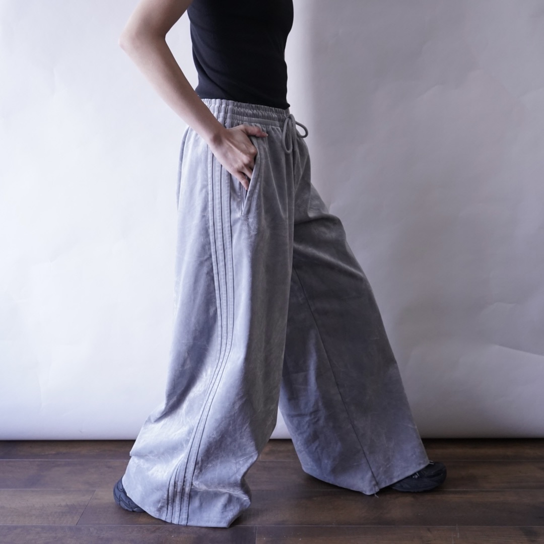 【adidas】fake suede baggy silhouette gray wide track pants