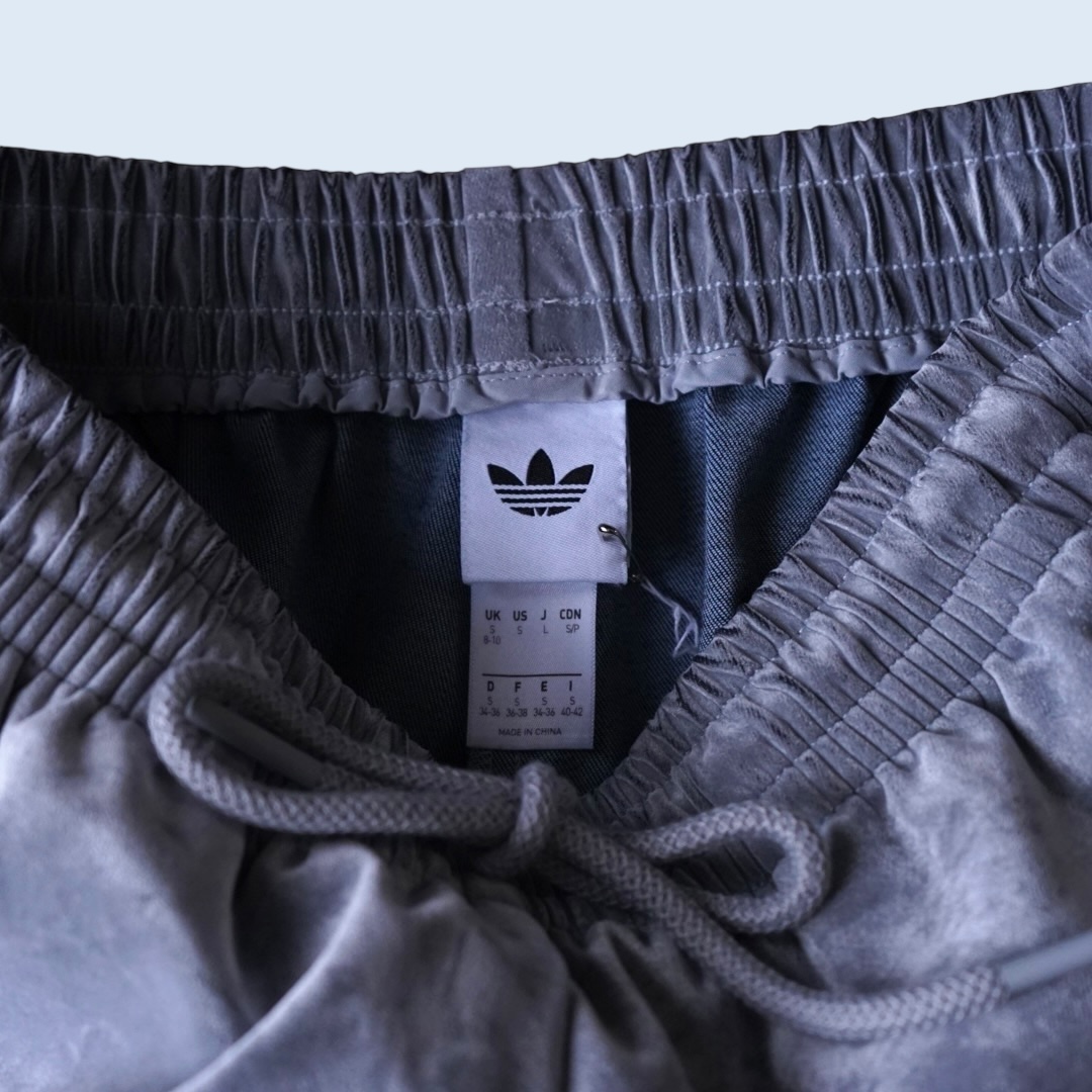 【adidas】fake suede baggy silhouette gray wide track pants
