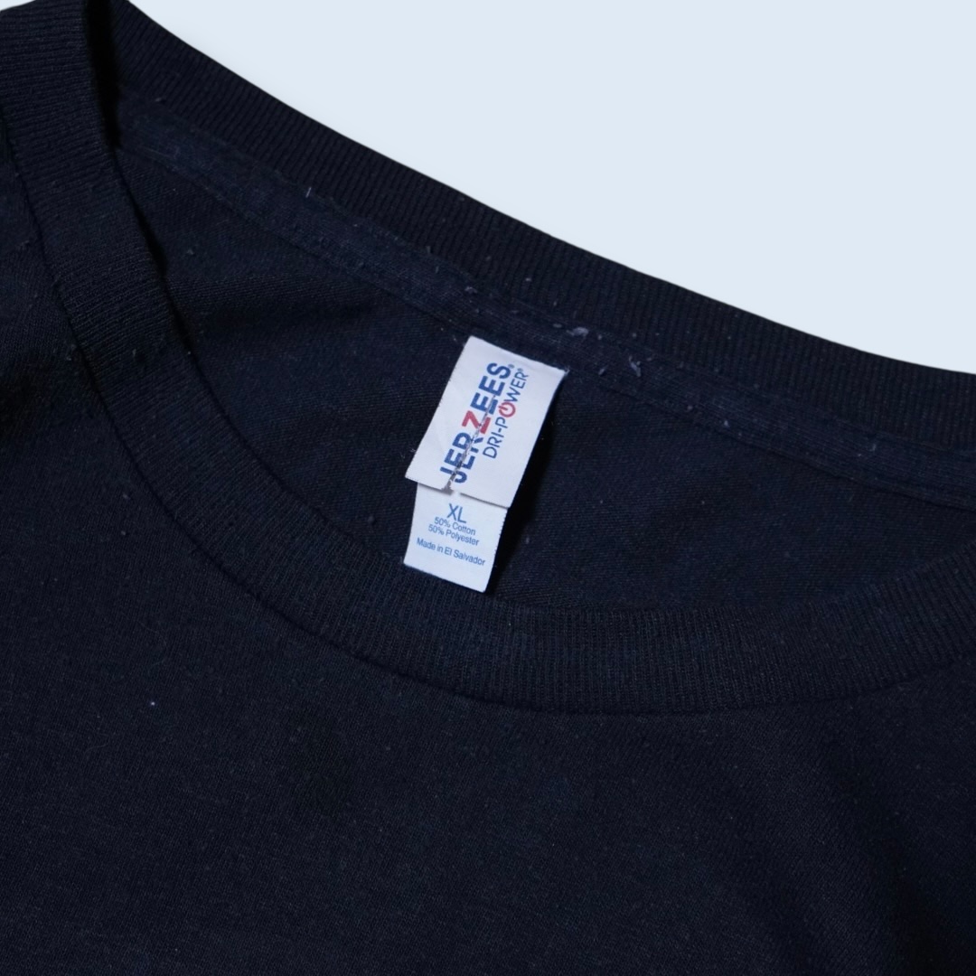 “珍品うちはシスイのピン / NARUTO” print tee