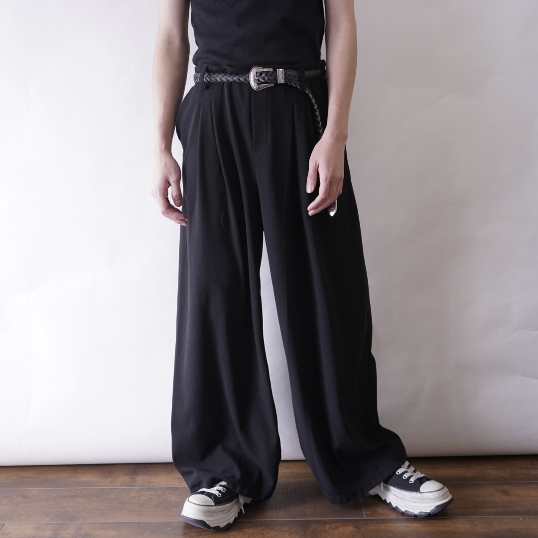 "とろみ" waffle fabric multi tuck wide slacks
