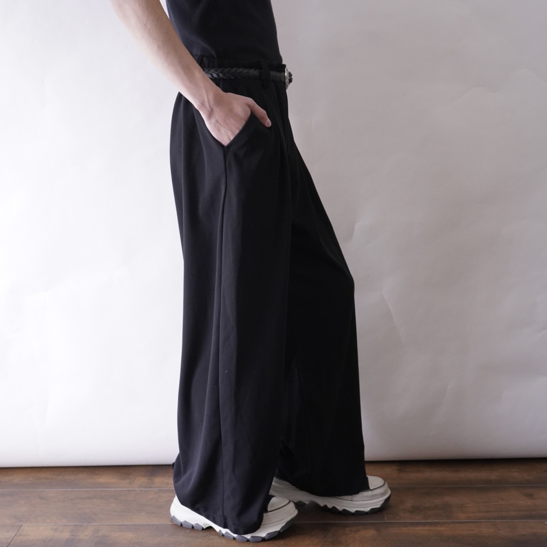 "とろみ" waffle fabric multi tuck wide slacks
