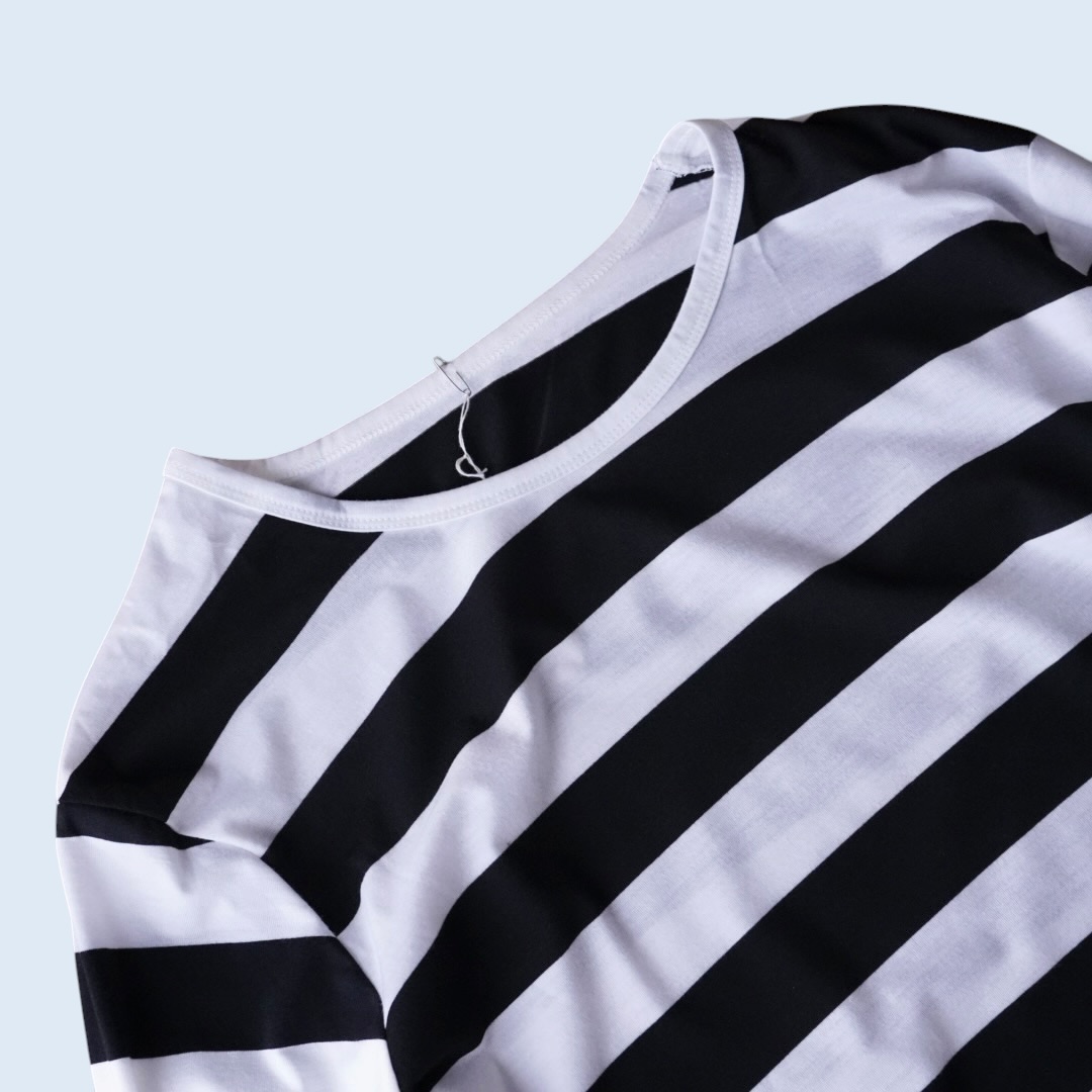 black × white border L/S tee