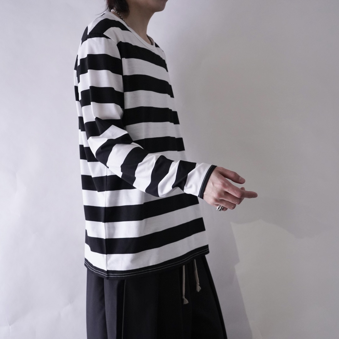 black × white border L/S tee