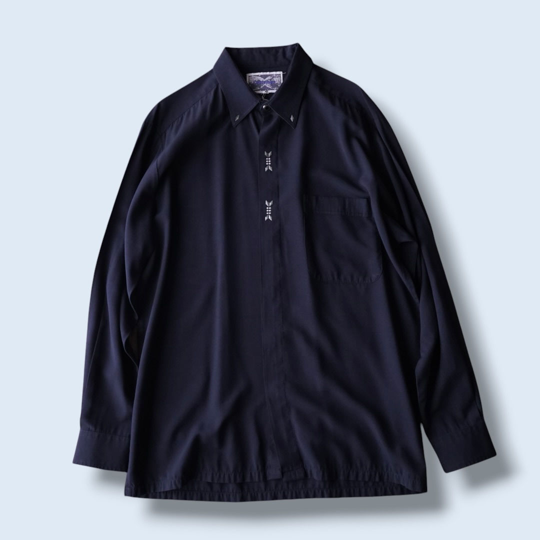 drape fabric collar & flyfront ornamental shirt