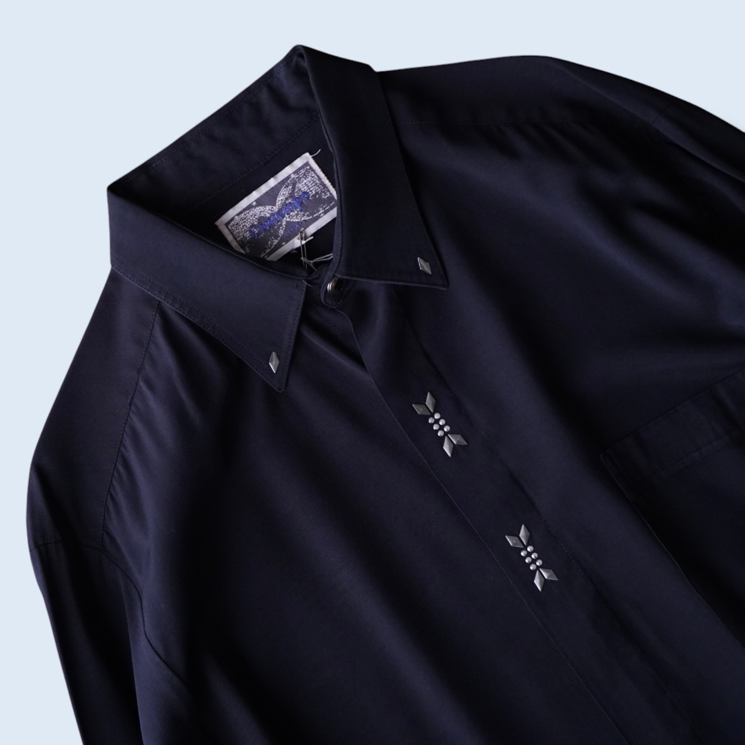 drape fabric collar & flyfront ornamental shirt