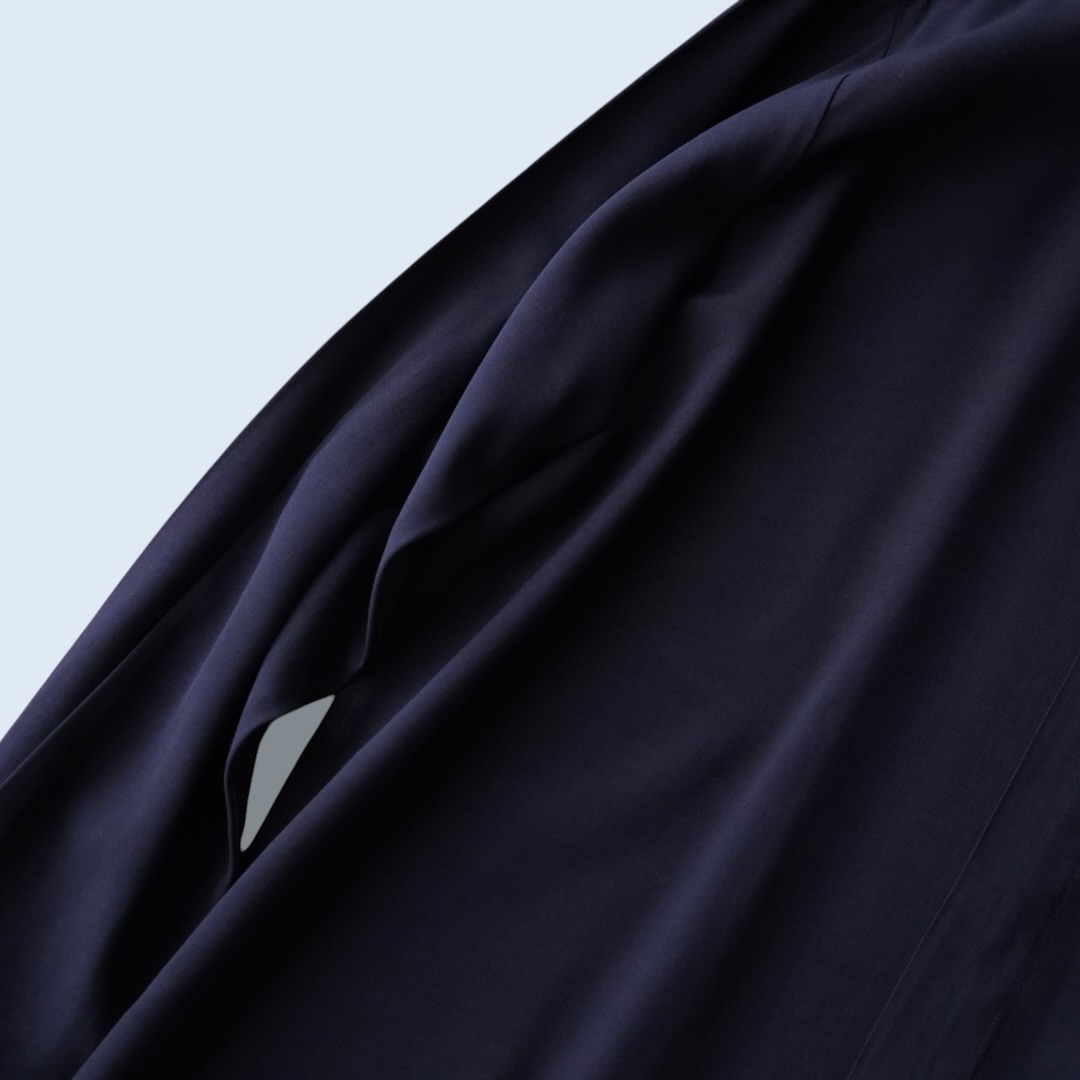 drape fabric collar & flyfront ornamental shirt