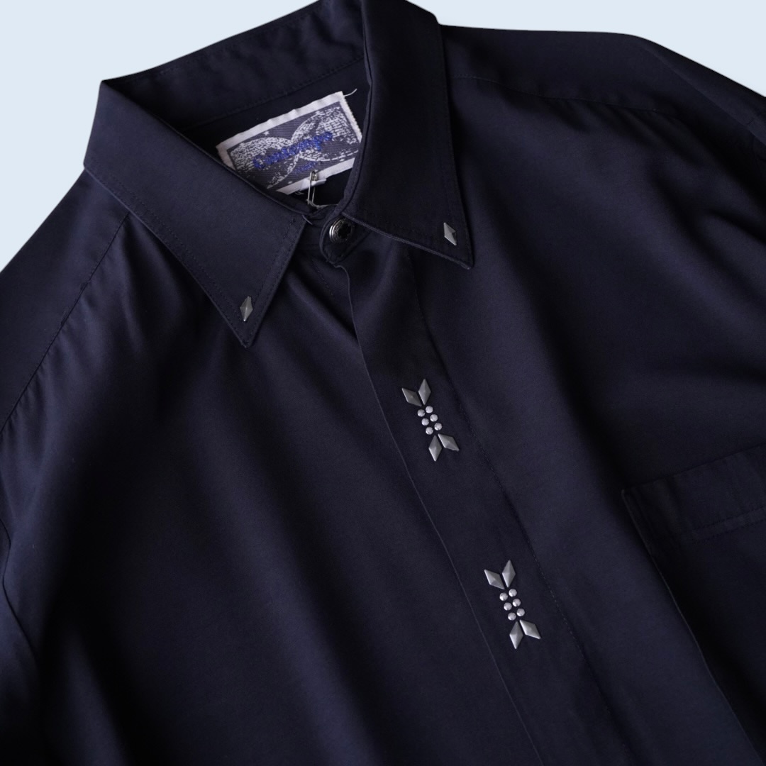 drape fabric collar & flyfront ornamental shirt