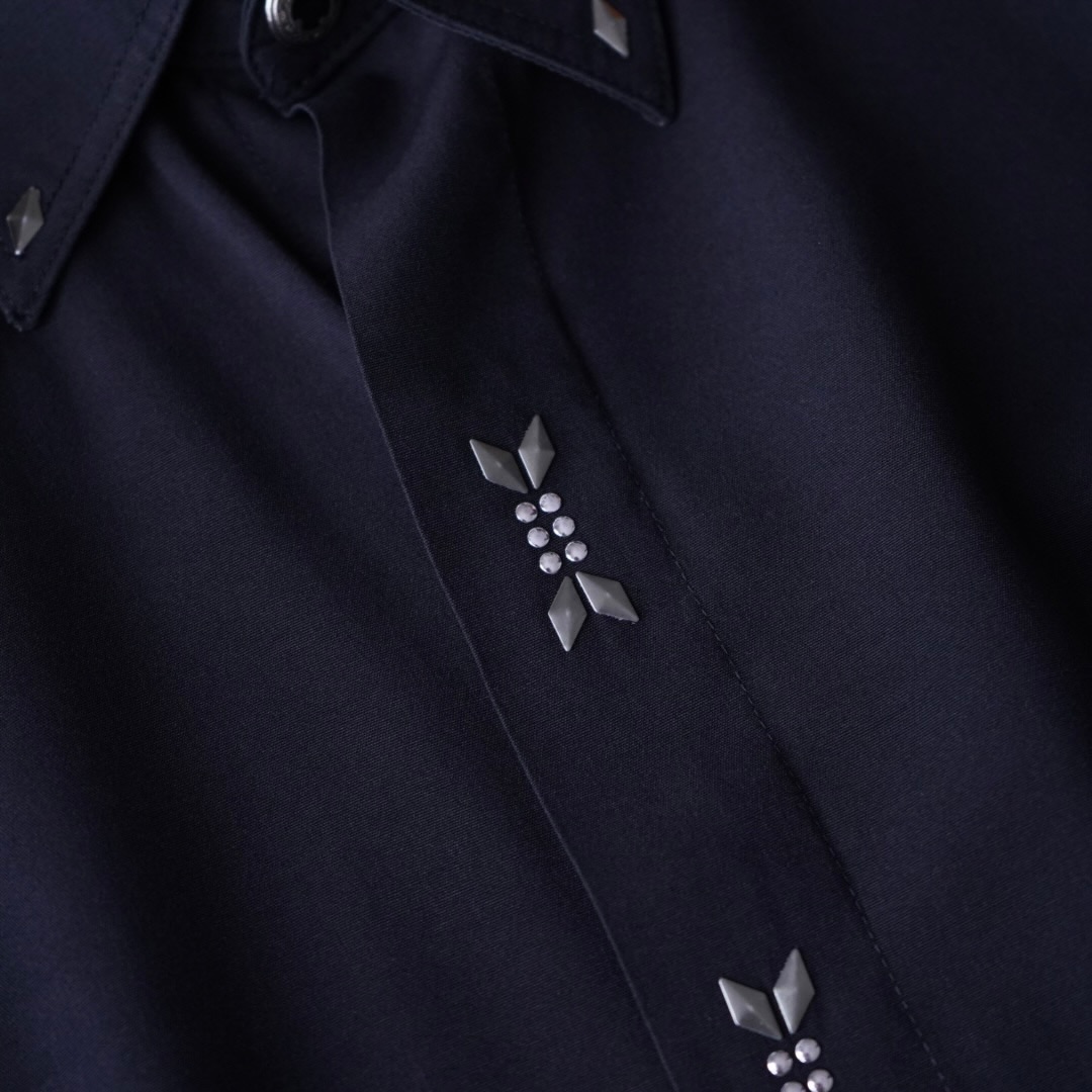 drape fabric collar & flyfront ornamental shirt