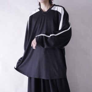 oversized black × white wide arm hockey game shirt