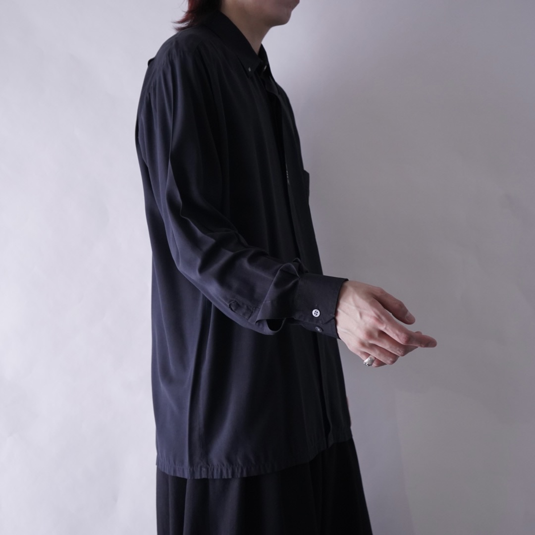 drape fabric collar & flyfront ornamental shirt
