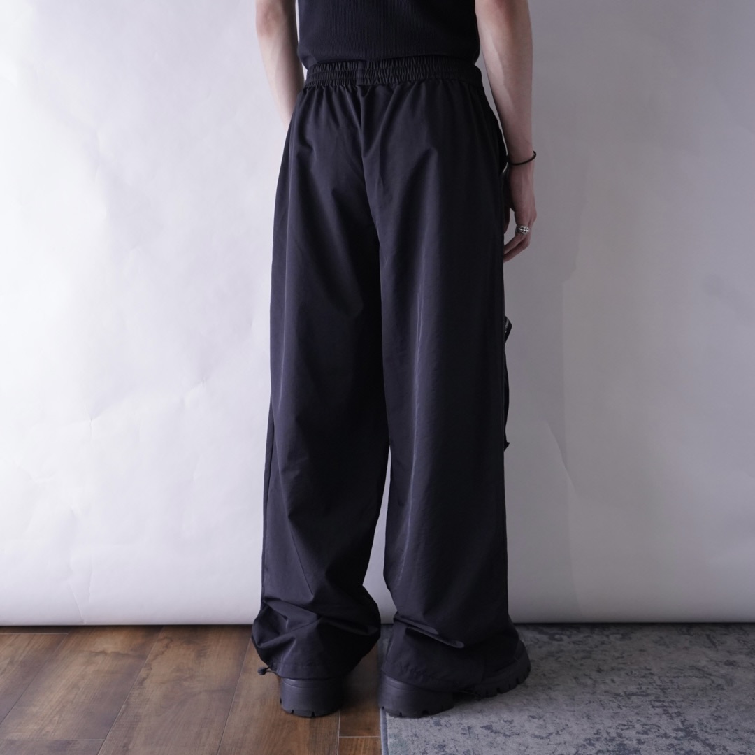 front big pocket black tech pants