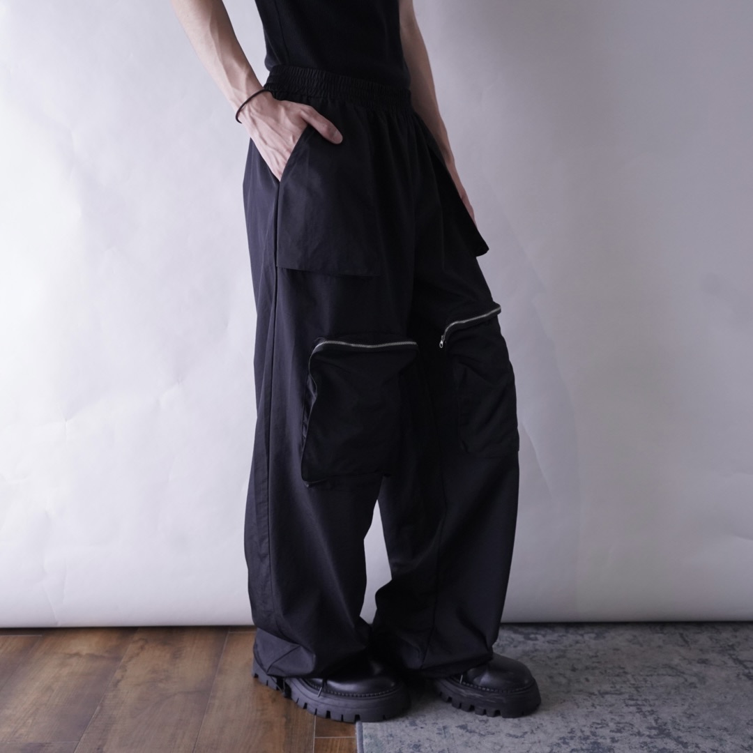front big pocket black tech pants