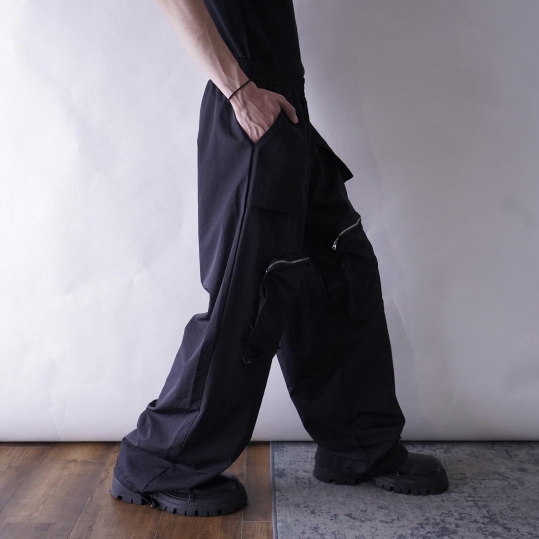 front big pocket black tech pants
