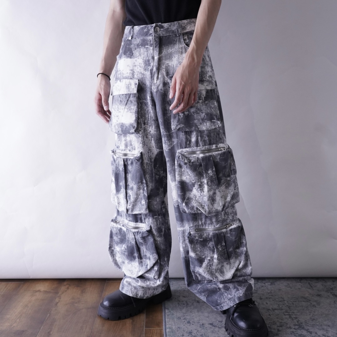 monotone full graphic multi gimmick wide pants