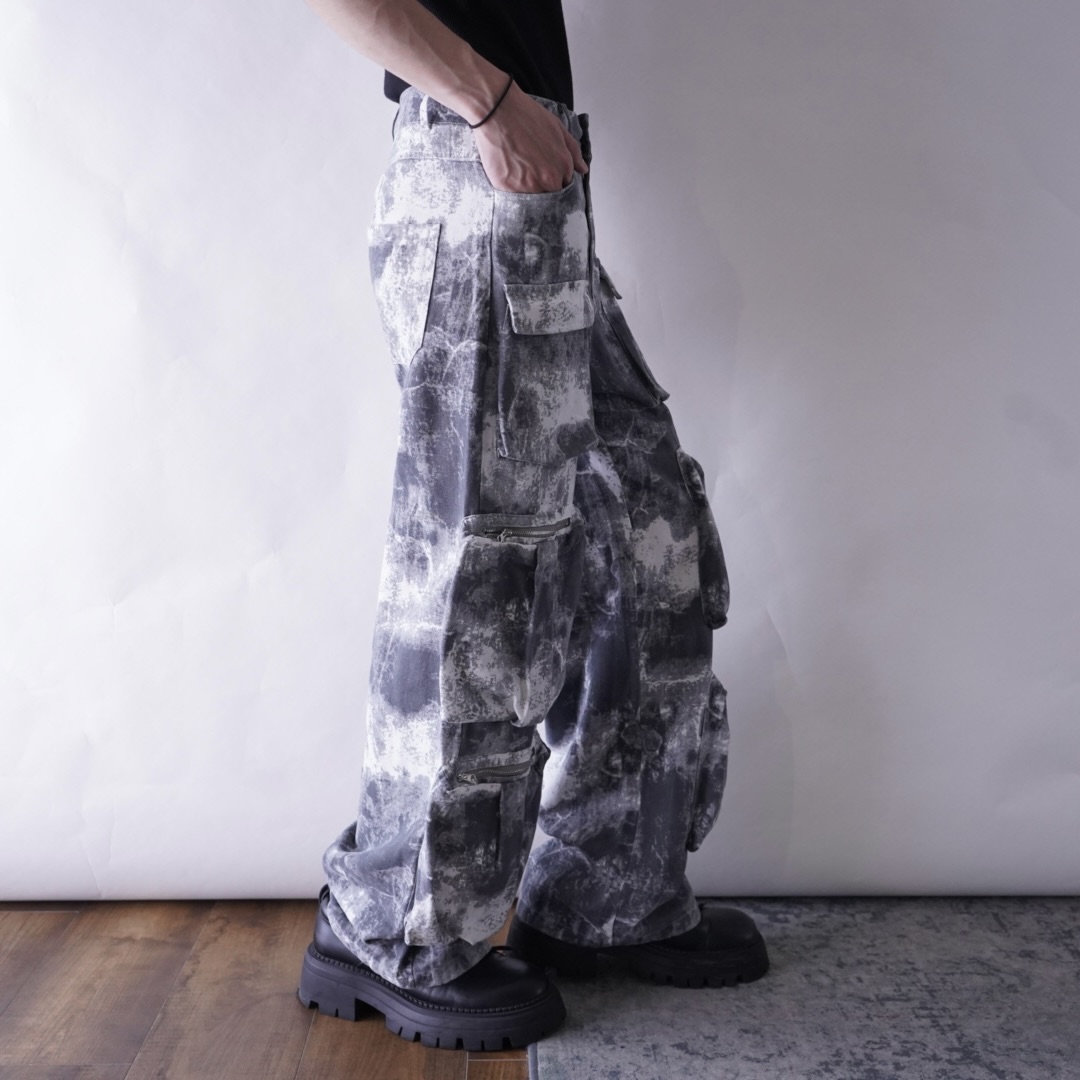 monotone full graphic multi gimmick wide pants