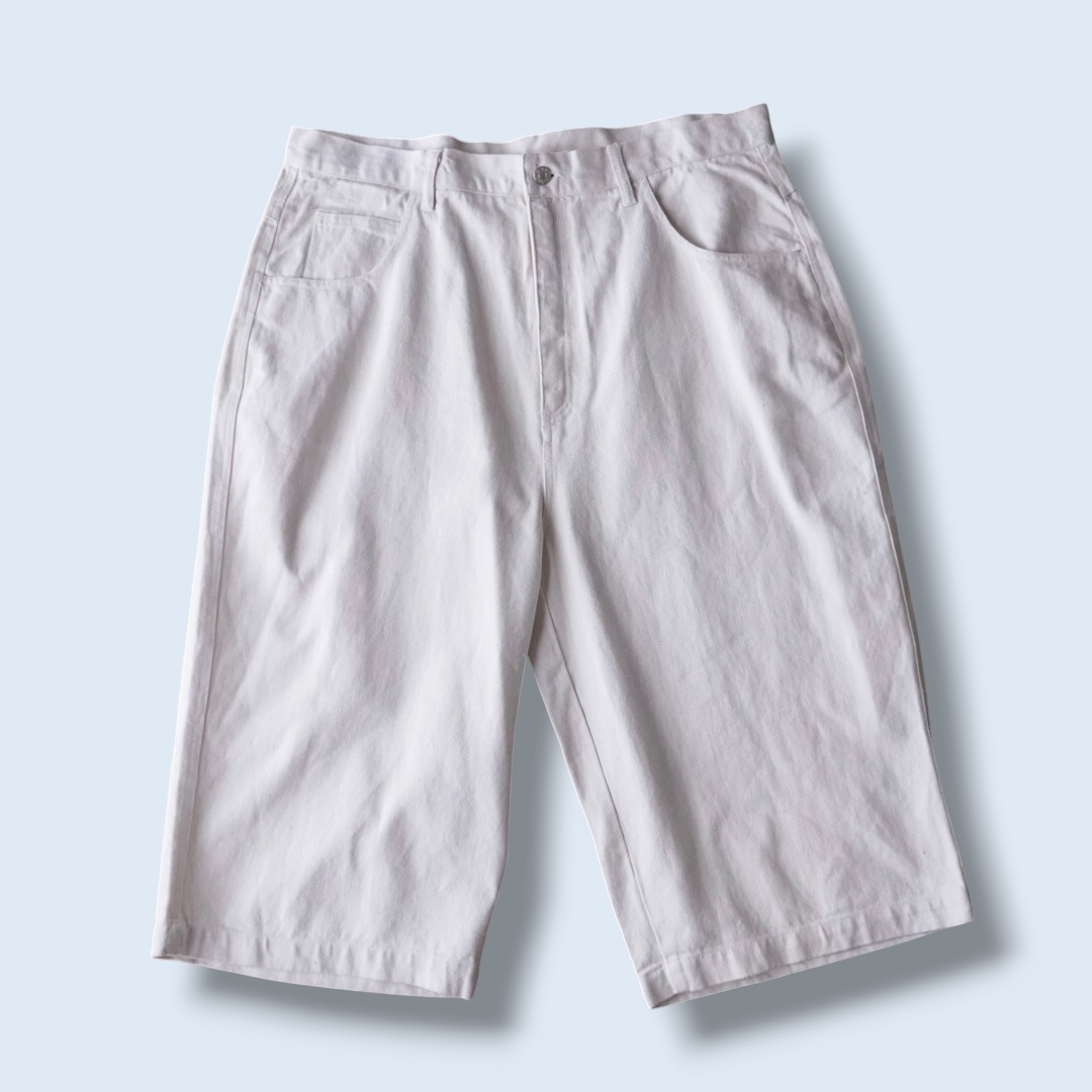 【GUESS】ecru white middle length wide baggy shorts