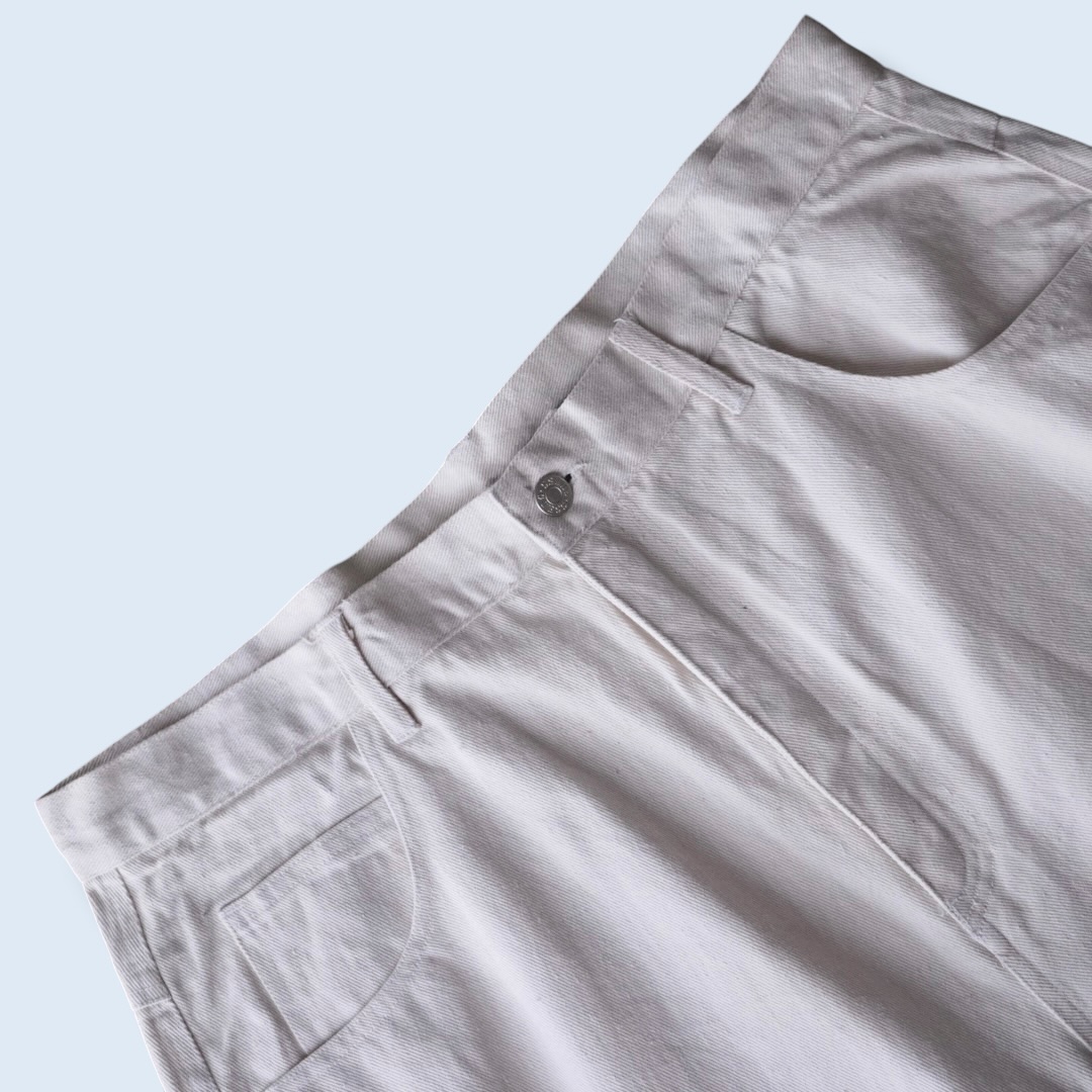 【GUESS】ecru white middle length wide baggy shorts