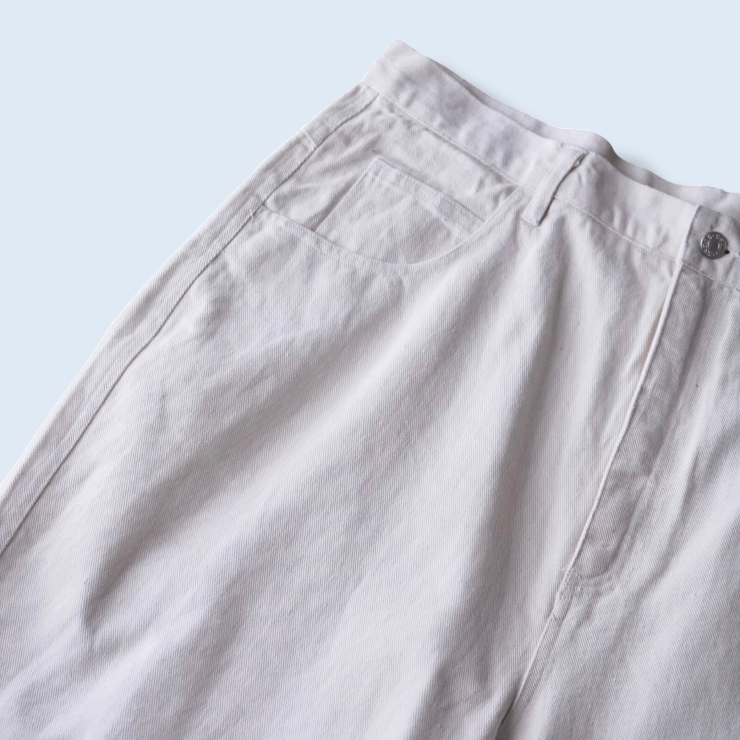 【GUESS】ecru white middle length wide baggy shorts