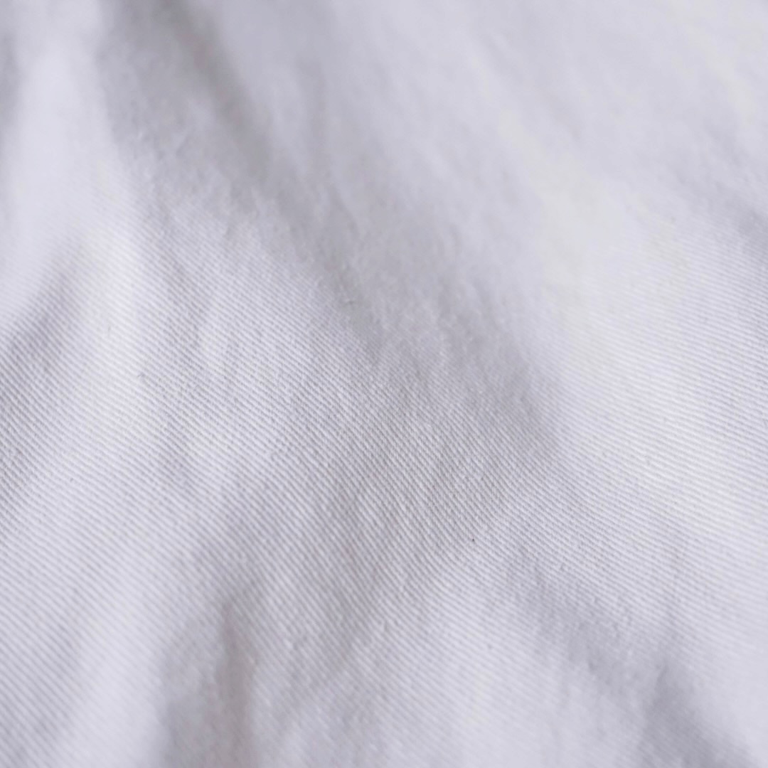 【GUESS】ecru white middle length wide baggy shorts