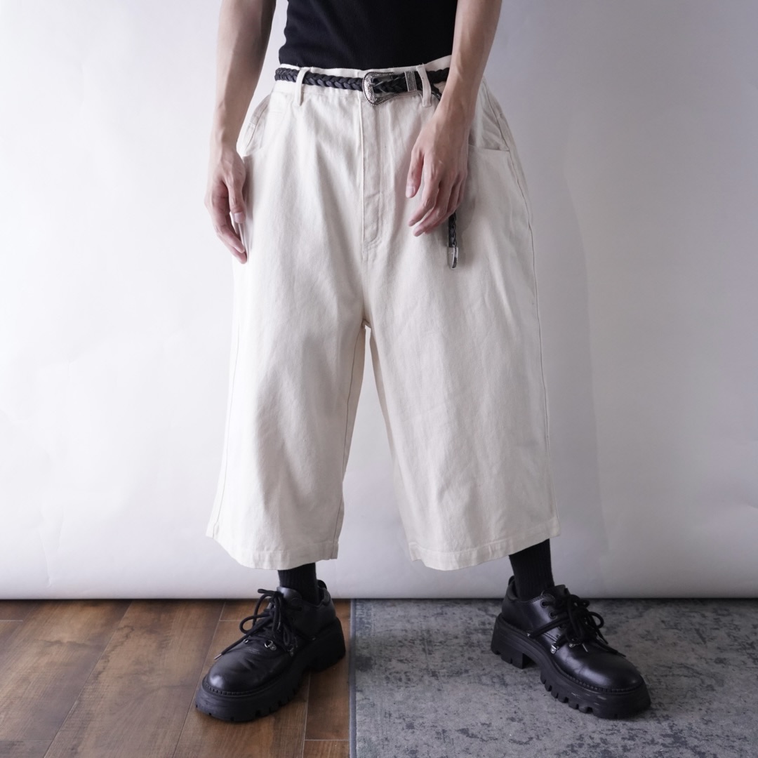 【GUESS】ecru white middle length wide baggy shorts