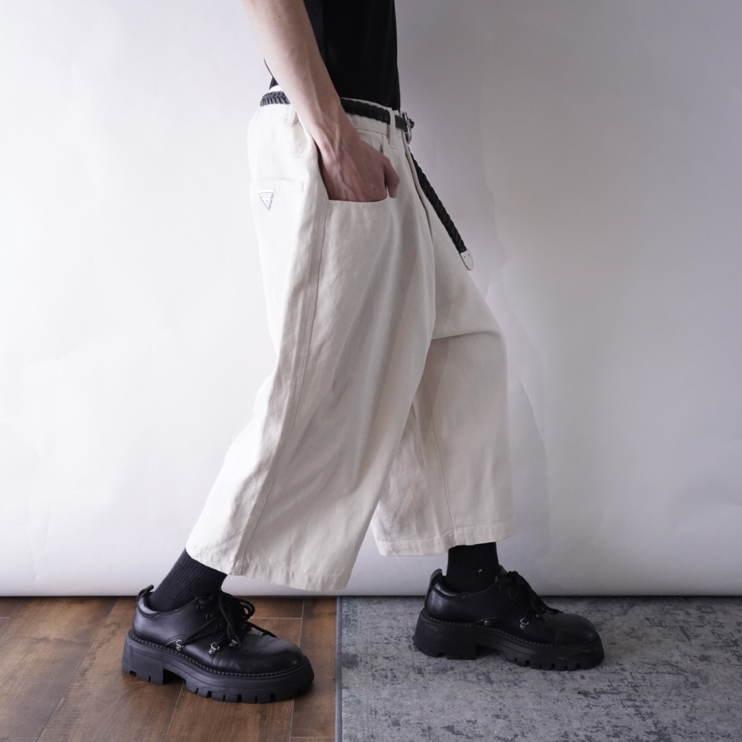【GUESS】ecru white middle length wide baggy shorts