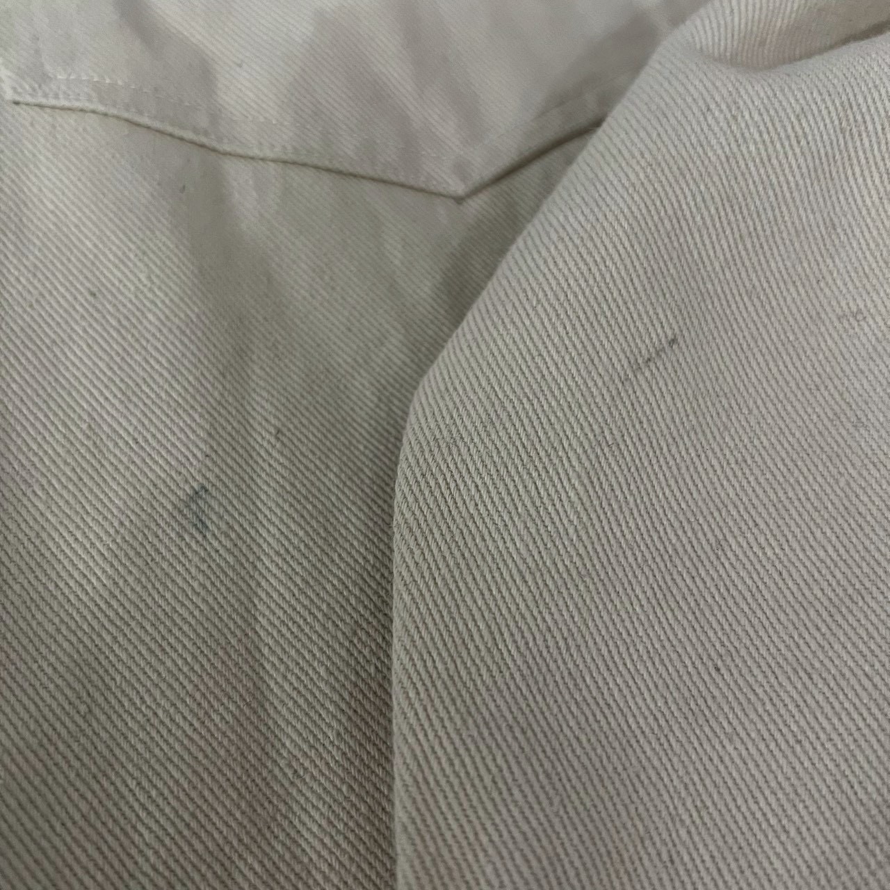 【GUESS】ecru white middle length wide baggy shorts